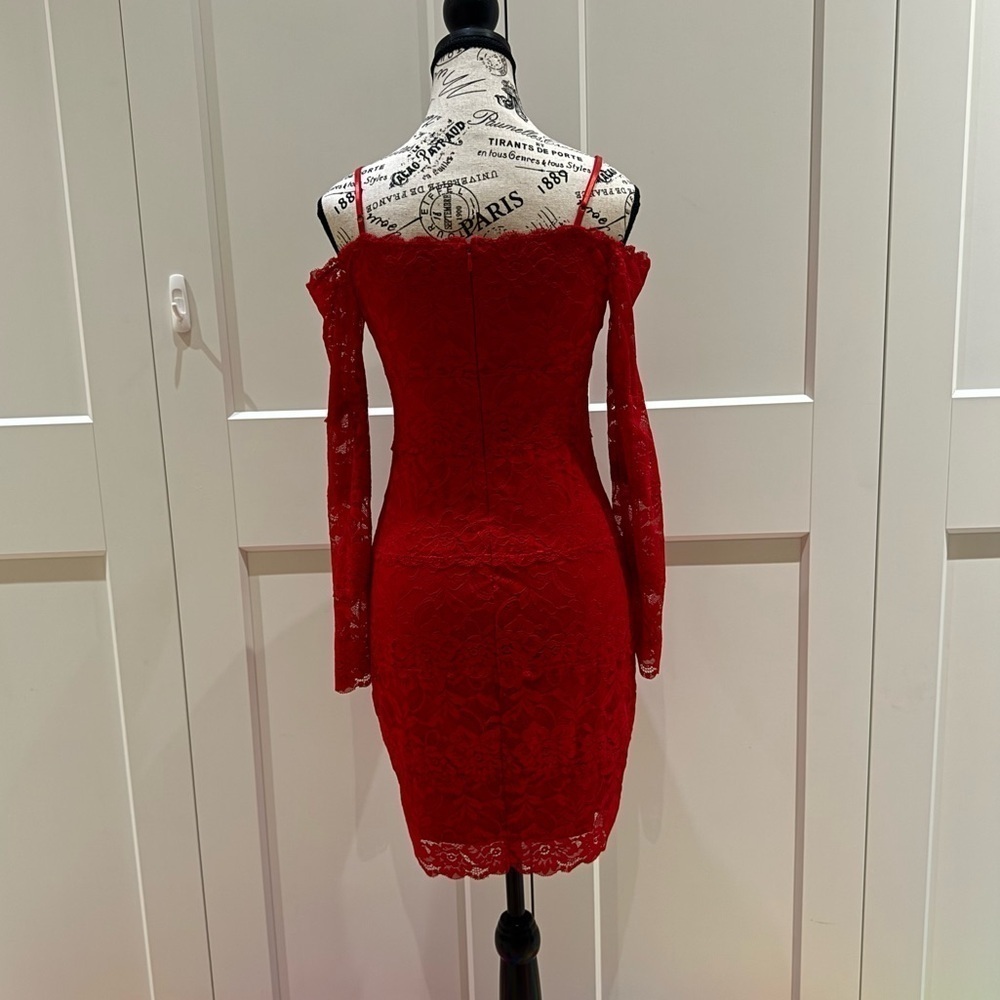 ✨GUESS Sexy Beautiful Off Shoulder Dress - Good
condition- Size Small✨ - Picture 9 of 15